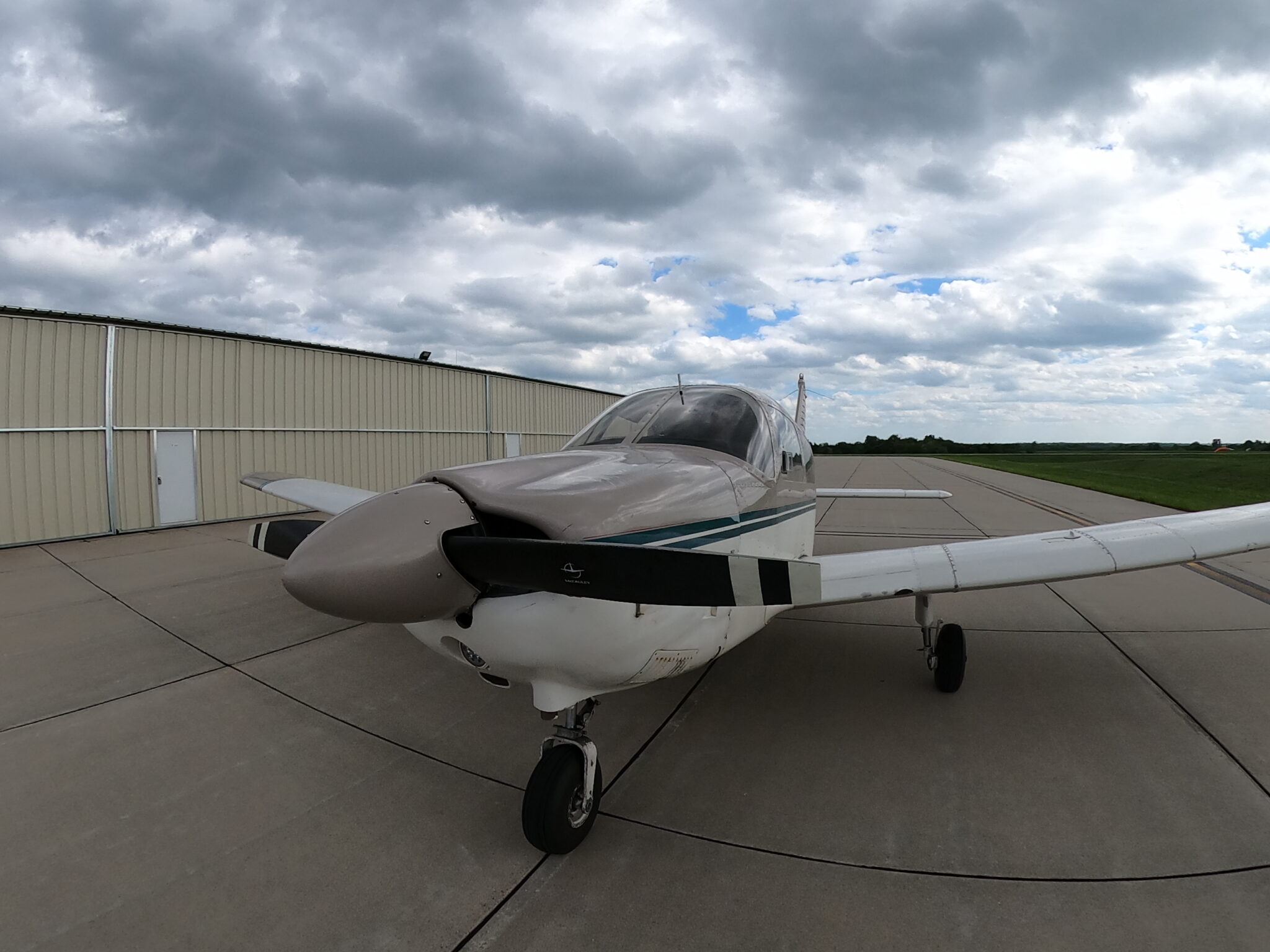 N81673 Piper Archer II photo 1 of 9