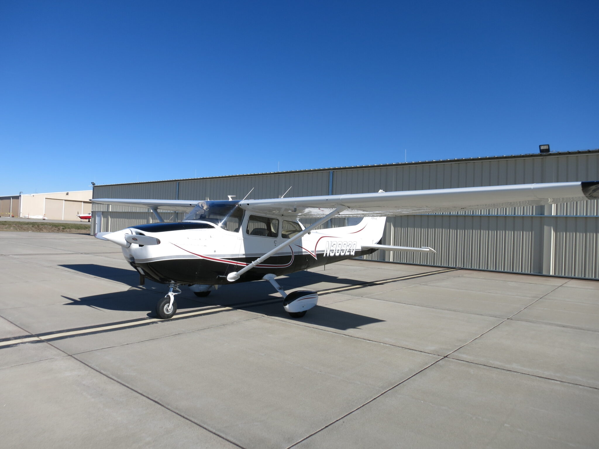N3892Q Cessna 172L photo 1 of 8