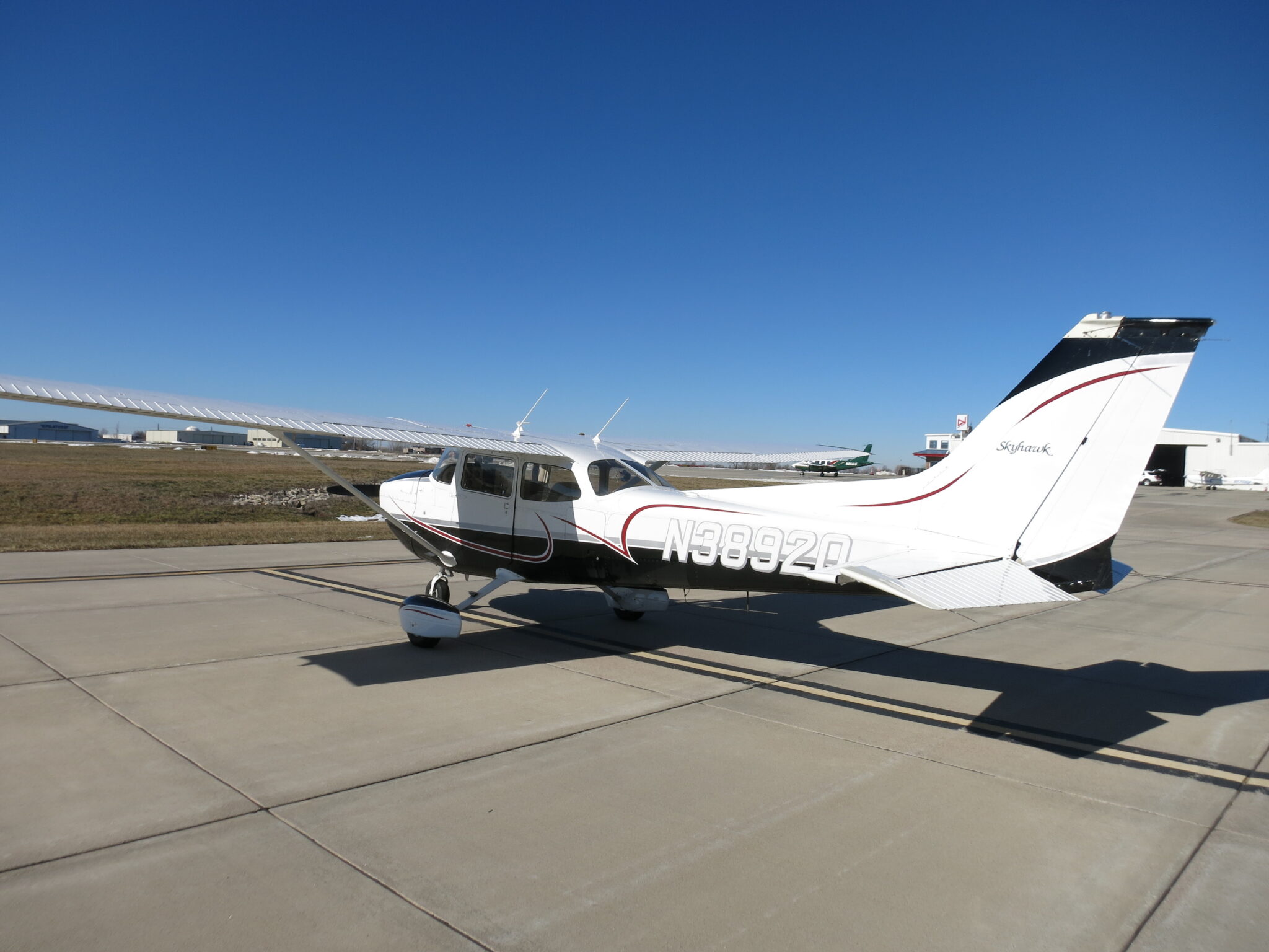 N3892Q Cessna 172L photo 3 of 8