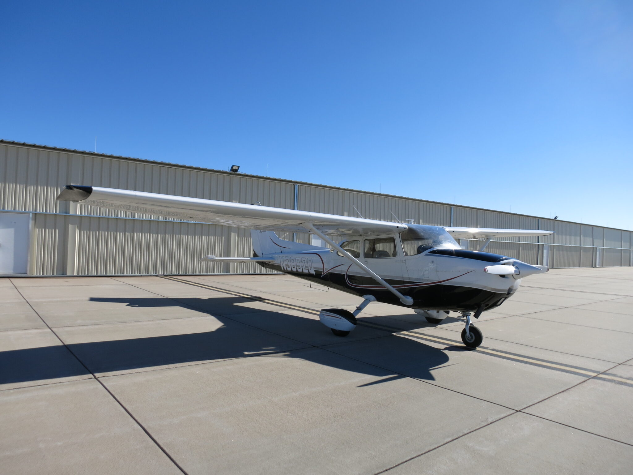 N3892Q Cessna 172L photo 7 of 8
